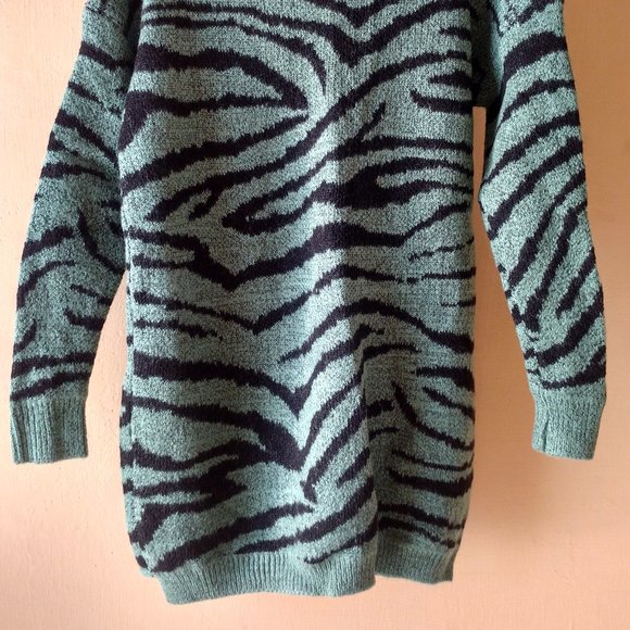 Green Tiger Striped Sweater - Picture 5 of 5